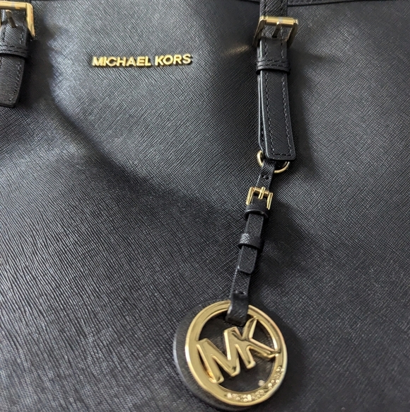 Michael Kors Jet Set Medium Saffiano Leather Tote - Picture 3 of 8